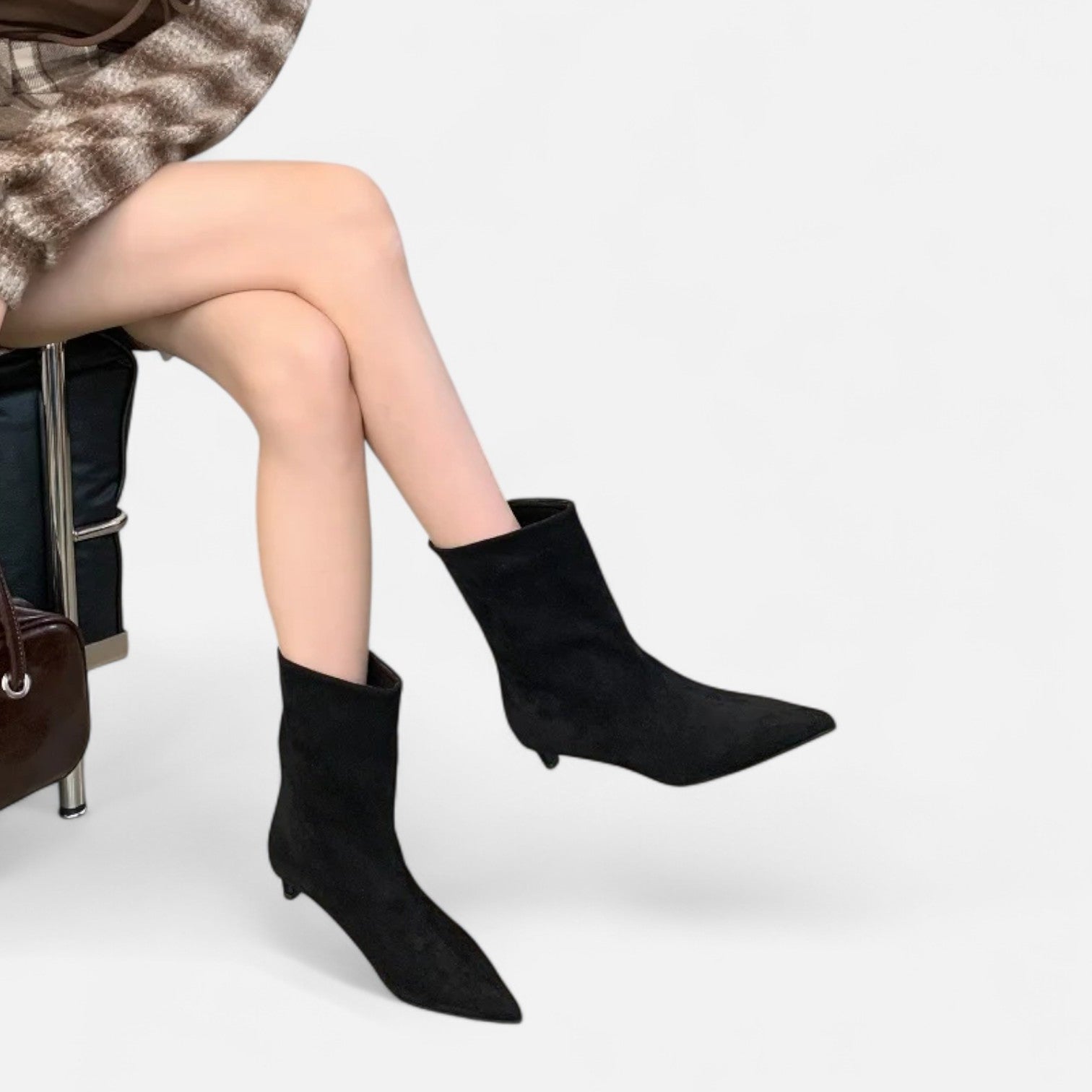 Mevassi | Women’s White Pointed-Ankle Boot – Vintage Designer Style with Low Thin Heel