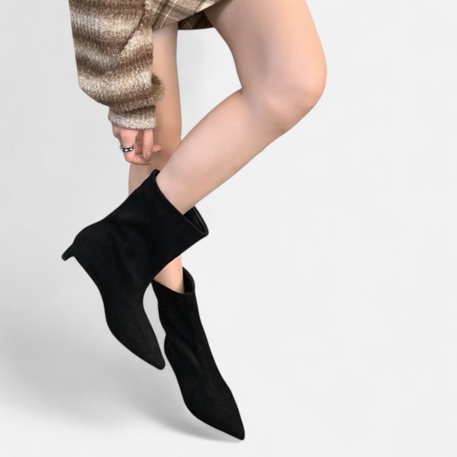 Mevassi | Women’s White Pointed-Ankle Boot – Vintage Designer Style with Low Thin Heel