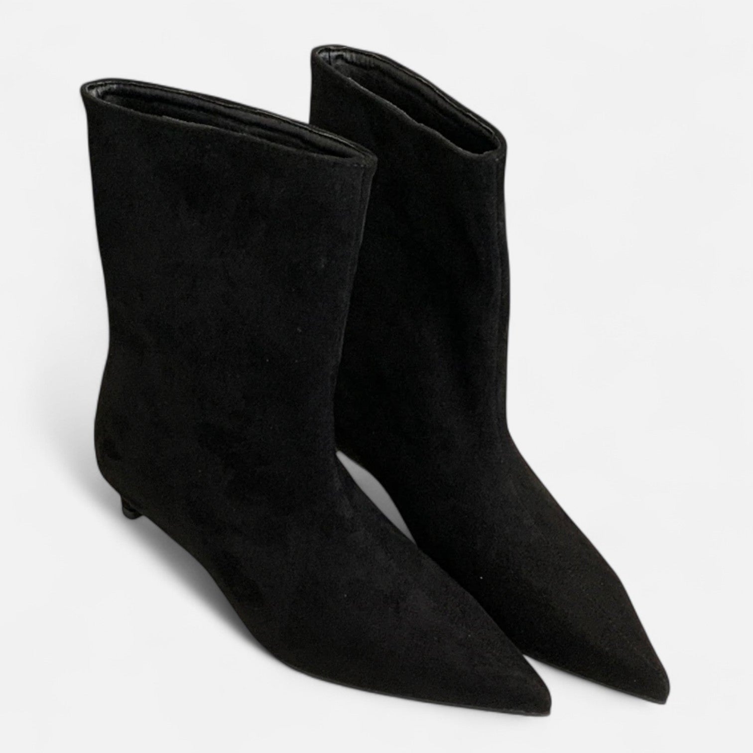 Mevassi | Women’s White Pointed-Ankle Boot – Vintage Designer Style with Low Thin Heel